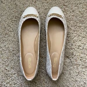 Brand New MICHAEL Michael Kors flat in size 8.5M